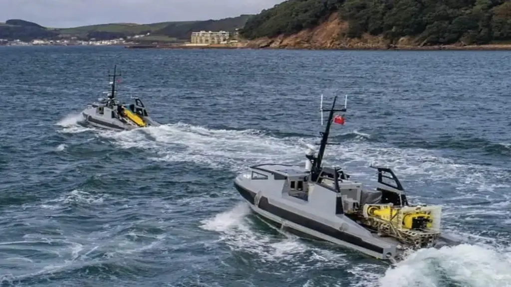 Anh tính đưa khí tài săn mìn "chính xác 99%" tới khơi thông Hormuz