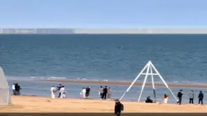 Ảo ảnh “đoàn tàu” lơ lửng giữa trời và biển ở Trung Quốc gây xôn xao