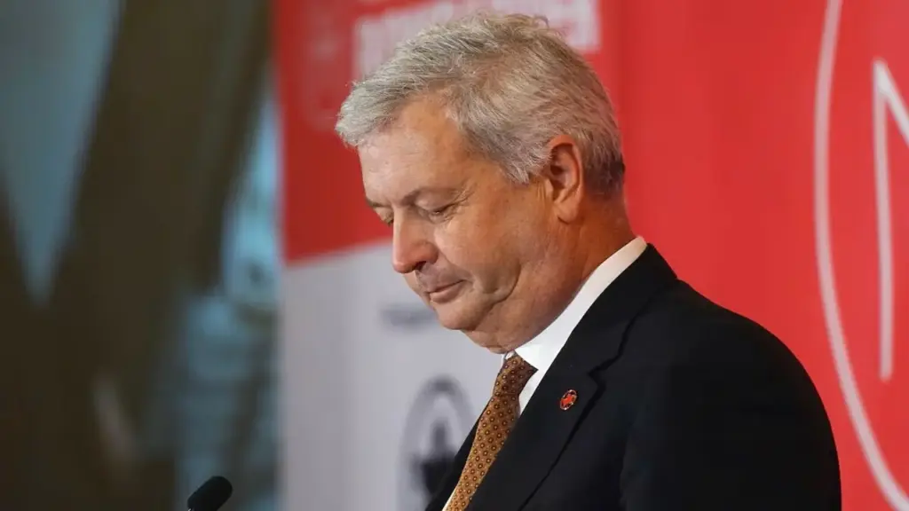 CEO Air Canada từ chức sau tranh cãi về thông điệp chia buồn