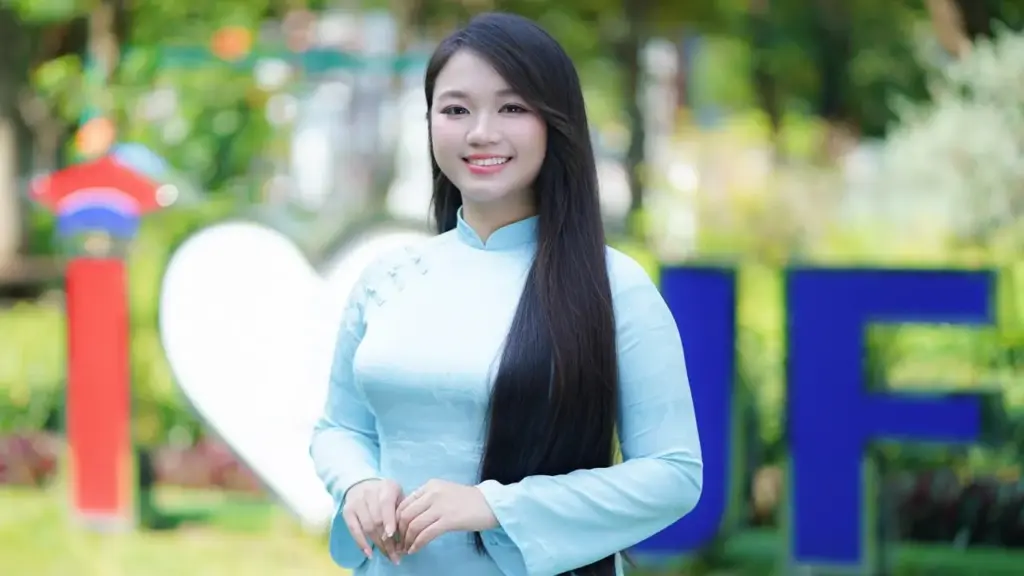 Cô gái 22 tuổi đỗ đại học top 1 thế giới với bài luận về Taylor Swift