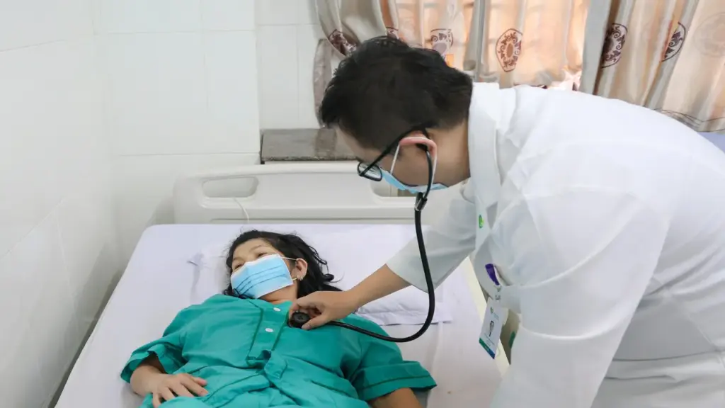 Đã có hơn 80 người nhập viện sau khi ăn bánh mì