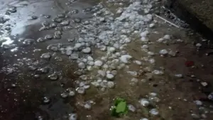 Miền Bắc có thể dông lốc mạnh, mưa đá tối nay