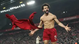 Salah được khuyên học theo Ronaldo thay vì Messi