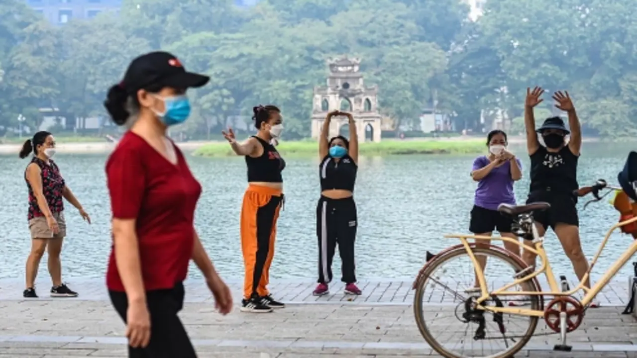 'Trẻ uống trà, già tập thể thao' bào mòn nhiều người Việt