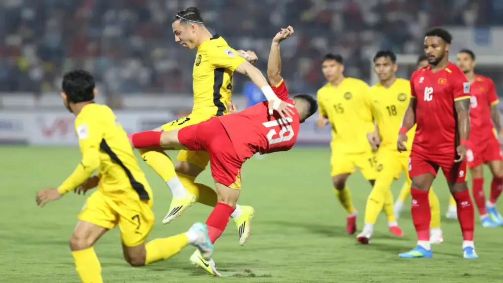 Việt Nam 1-0 Malaysia (H1): Duy Mạnh mở tỷ số