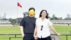 Vợ chồng sao 'Mặt trăng ôm mặt trời' nghỉ dưỡng Hà Nội