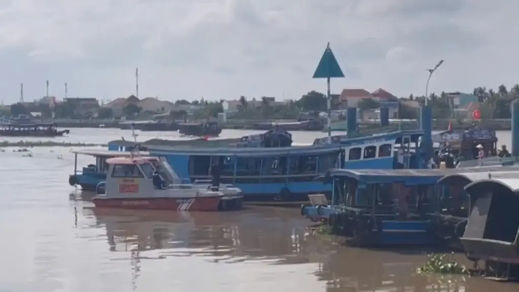 2 người rơi xuống sông mất tích sau tiệc sinh nhật trên tàu du lịch