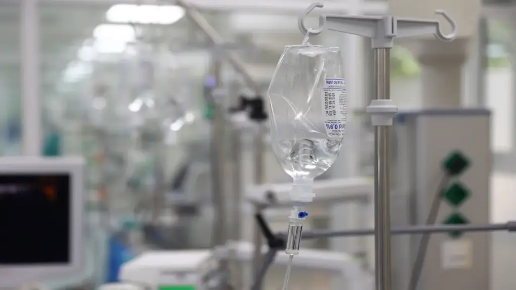 25 học sinh và bảo mẫu TP HCM nghi ngộ độc thực phẩm, một người thở máy