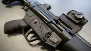 5 cảnh vệ mất việc vì 'quên' túi đựng đầy súng trước cửa nhà thị trưởng