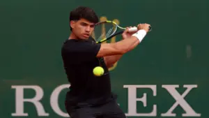 Alcaraz giữ sự điềm tĩnh trước áp lực soán ngôi của Sinner