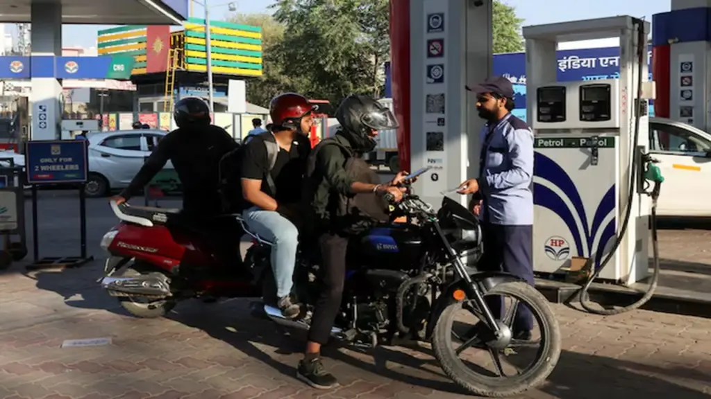 Ấn Độ mua lại dầu của Iran sau 7 năm