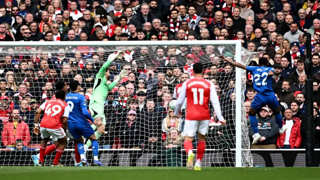 Arsenal thua sốc ở Ngoại hạng Anh