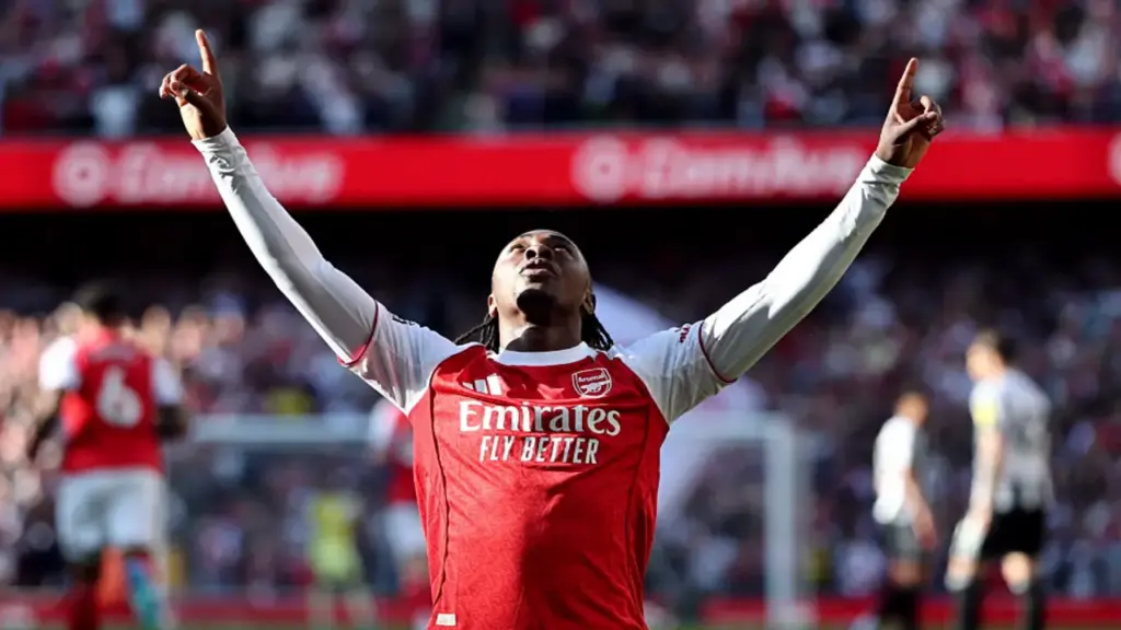 Arsenal trở lại đỉnh bảng Ngoại hạng Anh