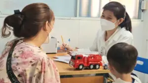 Bác sĩ chỉ cách nhận biết sớm trẻ tự kỷ