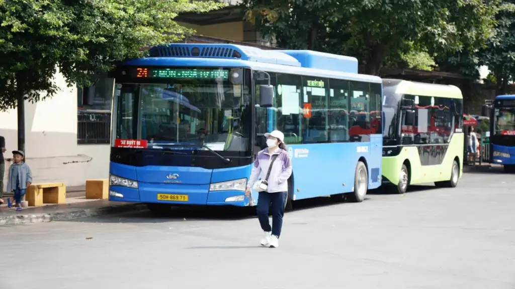 Bạn đọc hiến kế xe buýt miễn phí cần có thêm tuyến, cổng sạc pin, wifi...