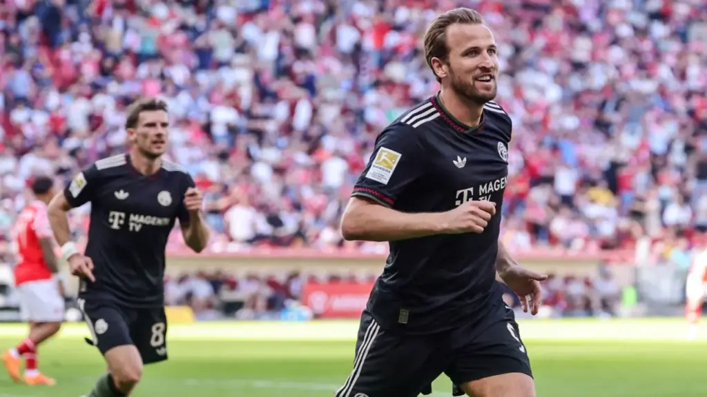 Bayern thắng ngược dù bị dẫn 0-3 ở Bundesliga