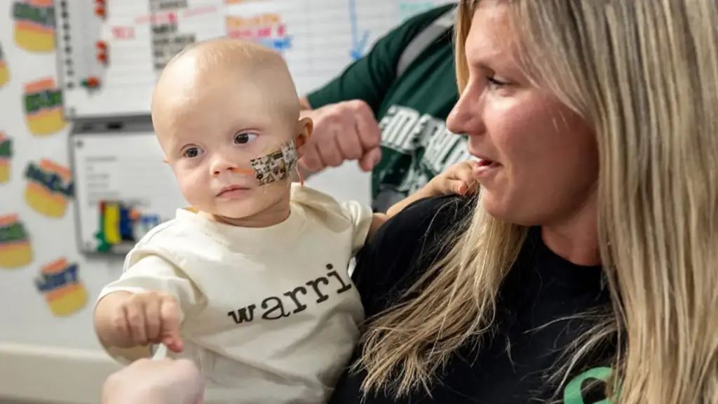 Bé trai 2 tuổi chiến thắng ung thư giai đoạn cuối sau ghép gan từ dì ruột