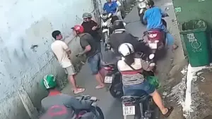 Bị đánh gục khi can ngăn cãi vã sau va chạm giao thông