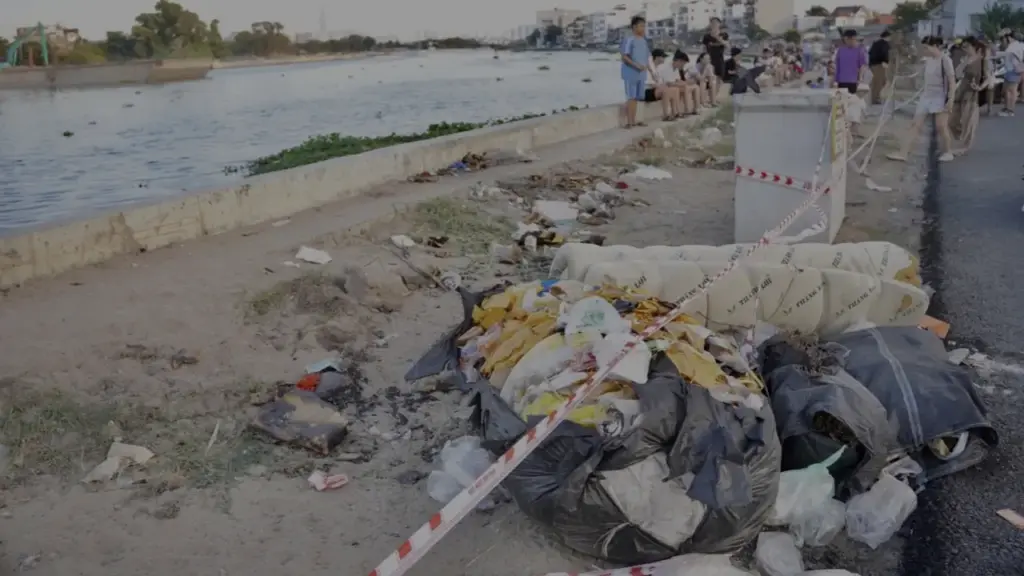 'Biển Gò Vấp' nhếch nhác vì khách xả rác