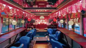 Biến xe buýt thành nhà hàng, phòng hát karaoke