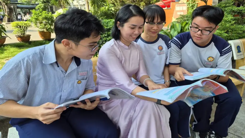 Bộ ba bạn thân đoạt giải nhất, nhì học sinh giỏi TP.HCM