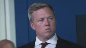 Bộ trưởng Lục quân Mỹ 'xung đột với ông Hegseth'