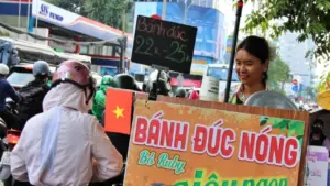 Bỏ việc văn phòng đi bán bánh đúc: Cô gái nhận 'mức lãi' không chỉ có tiền…