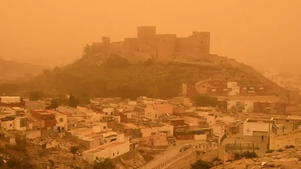 Bụi Sahara 'đổ bộ' châu Âu, đe dọa sức khỏe người dân