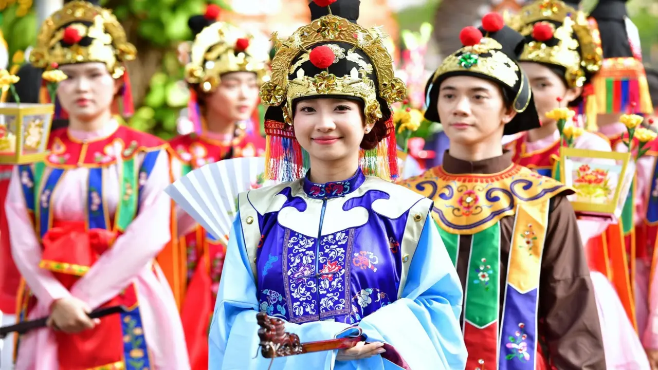 Cả ngàn người trình diễn cổ phục lễ Quốc Tổ Hùng Vương ở Thảo cầm viên