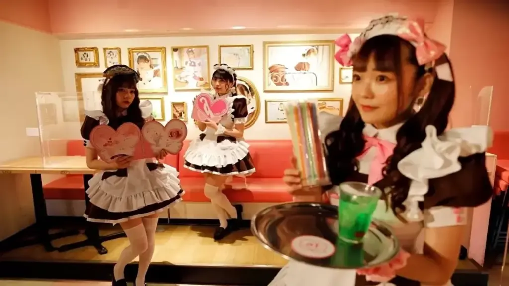 Cà phê hầu gái ở Nhật Bản