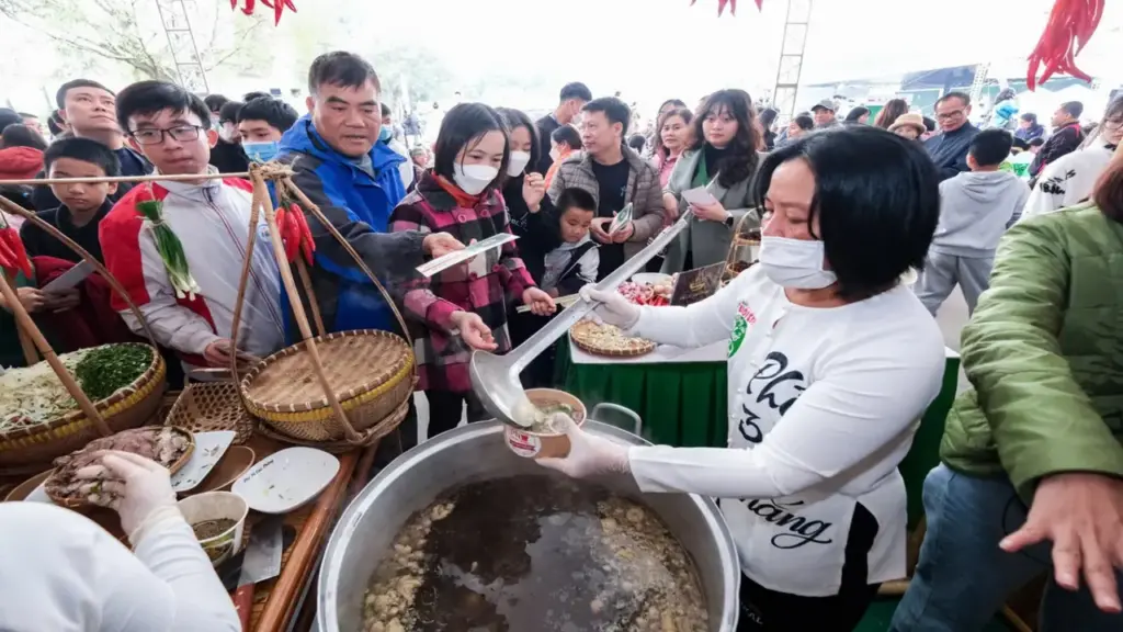 Cẩn thận 'bẫy' muối ăn trong nước phở