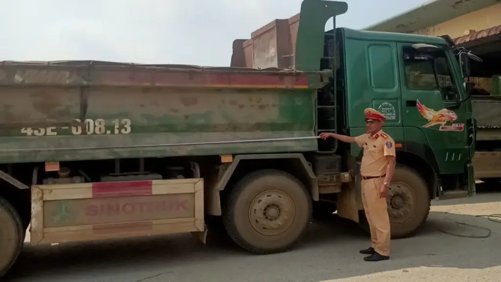 Cảnh sát giao thông Công an Đà Nẵng tổng rà soát xe tải tự đổ trên 15 tấn