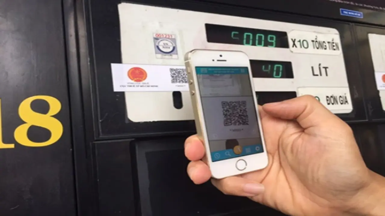 Cây xăng từ chối khách trả tiền bằng quét mã QR