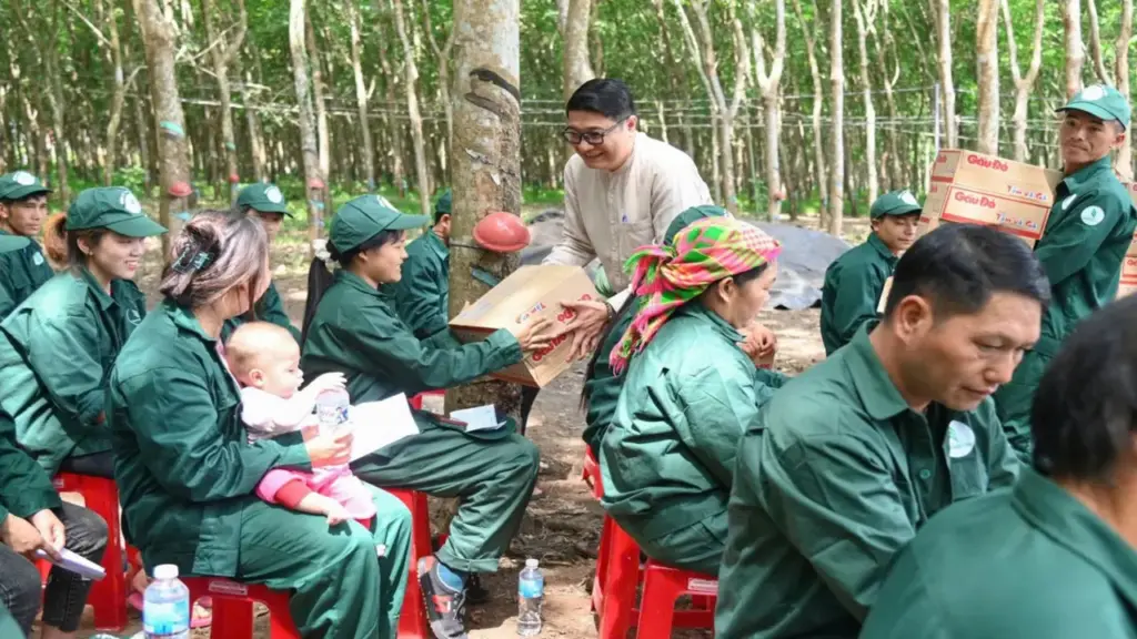 Chăm lo thiết thực đời sống người lao động ngành cao su