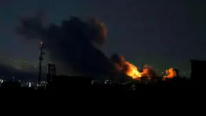 Châu Âu đau đầu với bài toán 'súng và bơ' vì chiến sự Iran