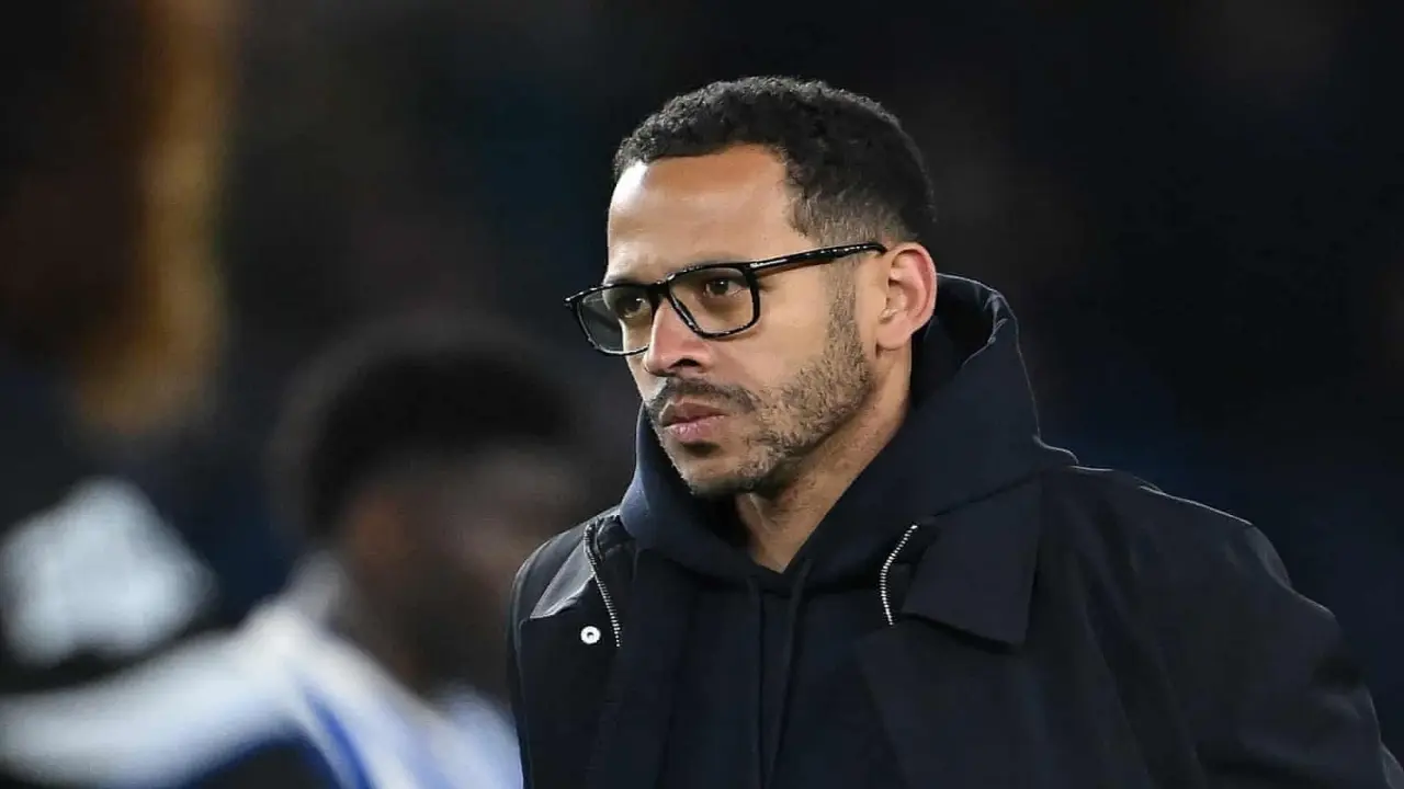Chelsea sa thải HLV Rosenior chỉ sau ba tháng