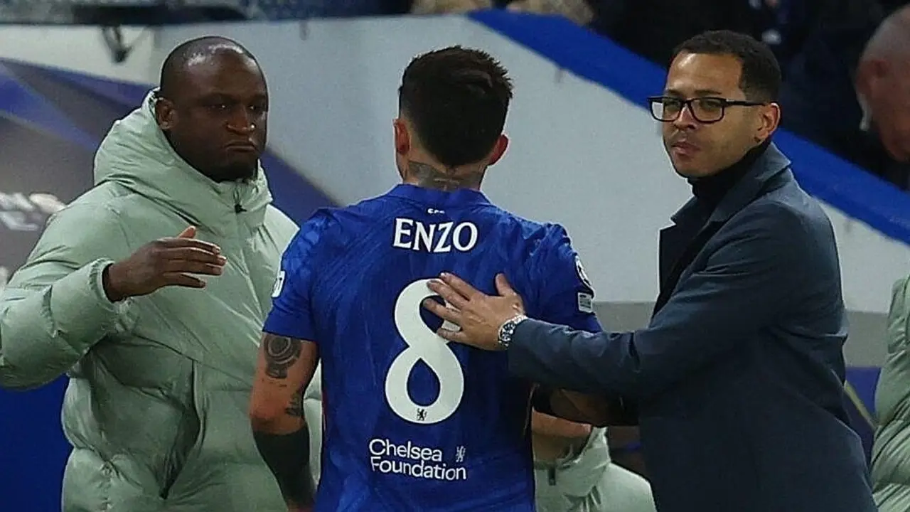 Chelsea treo giò đội phó hai trận vì 'thả thính' với Real