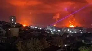 Chiến sự Ukraine ngày 1.503: Kyiv tấn công lớn vào cảng dầu, tàu chiến Nga