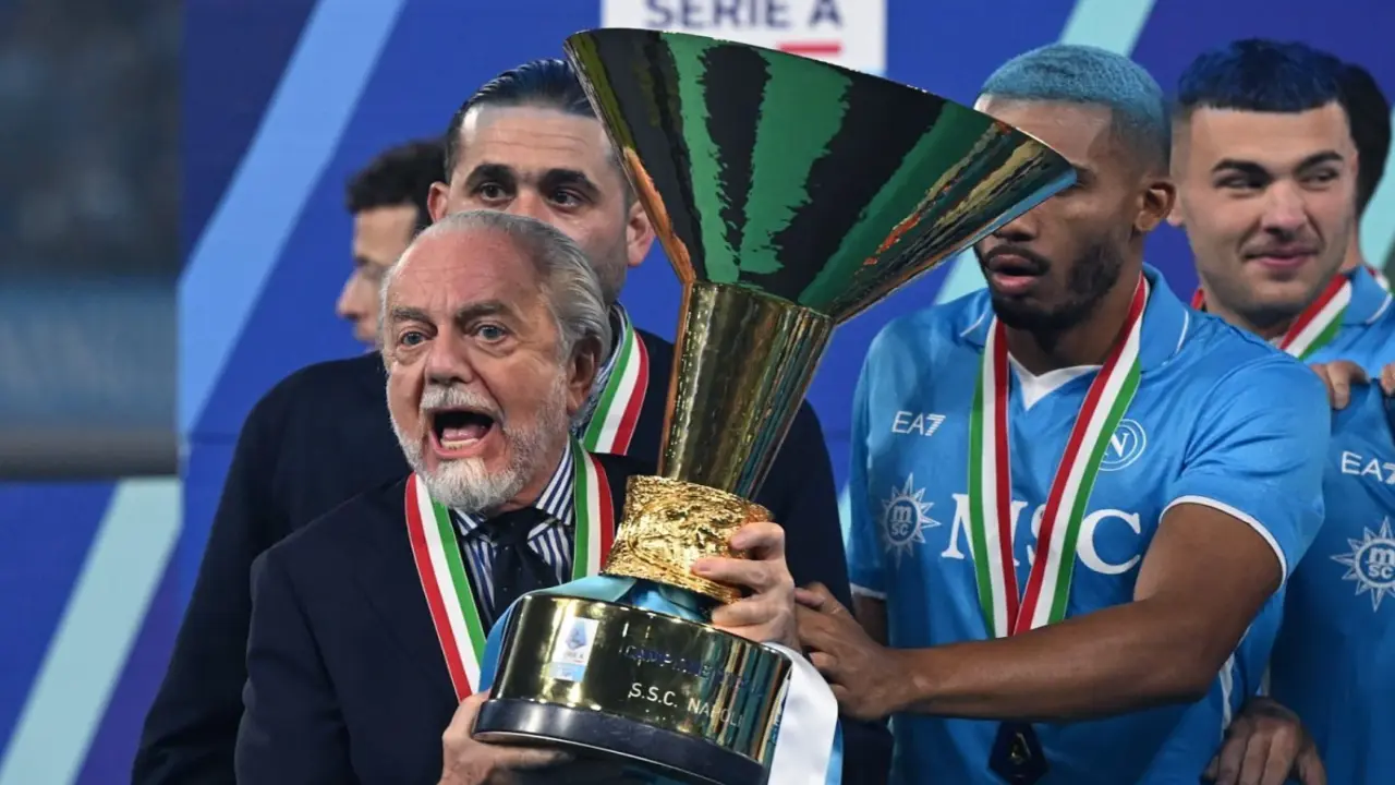 Chủ tịch Napoli muốn trận đấu rút xuống 50 phút, bỏ thẻ đỏ