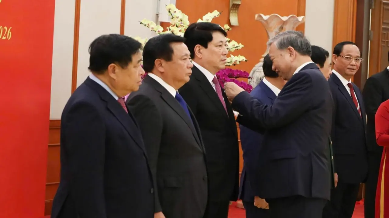 Chủ tịch nước Lương Cường và Thủ tướng Phạm Minh Chính được tặng huân chương