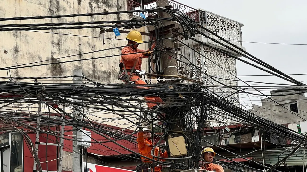Chưa vào cao điểm nắng nóng, tiêu thụ điện đã vượt 1 tỉ kWh