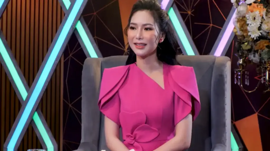 Cô gái bỏ sư phạm để theo nghệ thuật, 'đổi đời' khi dẫn 'Solo cùng bolero'