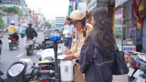 Cơ quan chức năng làm gì sau khi nhận phản ánh vi phạm giao thông qua VNeID?