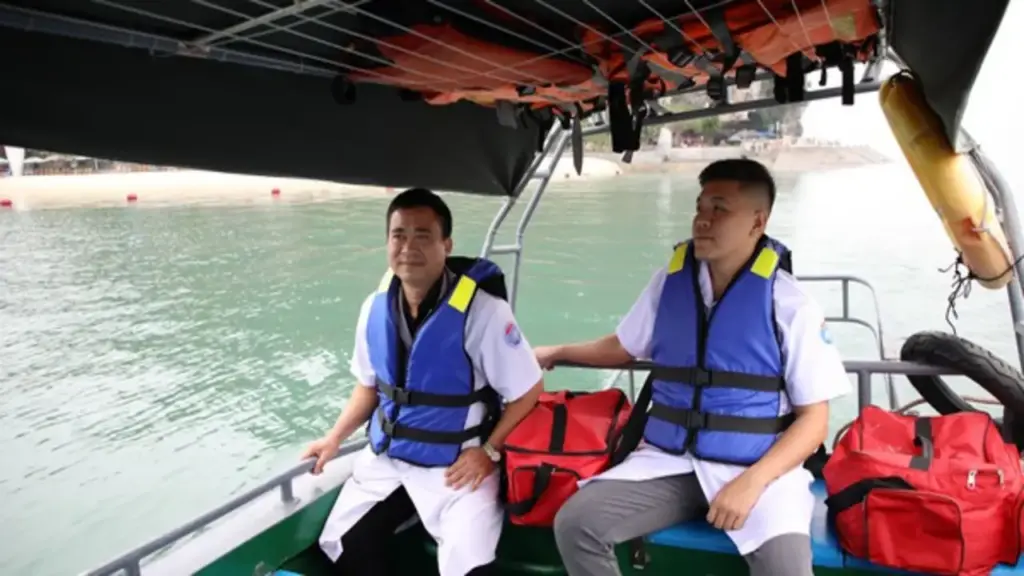 Có tổ y tế thường trực 24/24, vịnh Hạ Long thêm 'lá chắn' an toàn