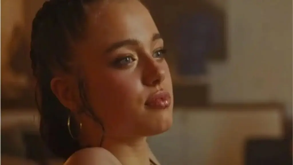 Con gái 19 tuổi của Angelina Jolie 'gây sốt' tại Hàn Quốc