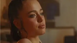 Con gái 19 tuổi của Angelina Jolie 'gây sốt' tại Hàn Quốc