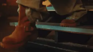 Con gái Angelina Jolie và Brad Pitt gây sốt khi đóng MV K-pop