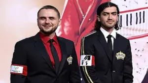 Con trai út Michael Jackson hiếm hoi đi thảm đỏ