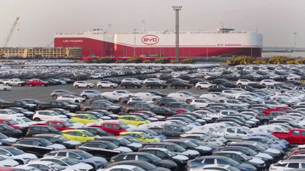 Cú sốc dầu Trung Đông tạo 'cơ hội lịch sử' cho xe điện Trung Quốc