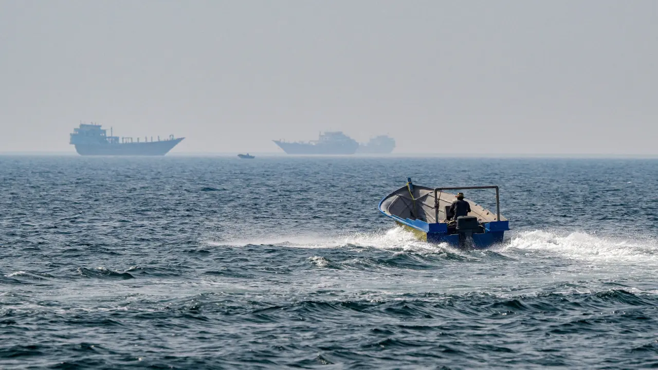 Cuộc sống ở bán đảo cận kề eo biển Hormuz